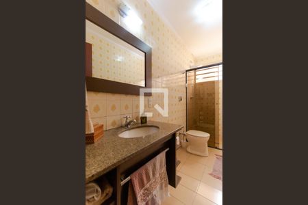 Casa à venda com 258m², 4 quartos e 3 vagas Casa à venda com 258m², 4 quartos e 3 vagasBanheiro 01