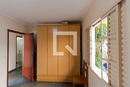 Casa à venda com 258m², 4 quartos e 3 vagas Casa à venda com 258m², 4 quartos e 3 vagasQuarto 01