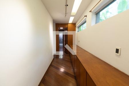 Corredor -  acesso as suítes  de casa à venda com 3 quartos, 350m² em Vila Ida, São Paulo
