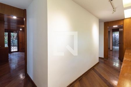 Corredor de casa à venda com 3 quartos, 350m² em Vila Ida, São Paulo