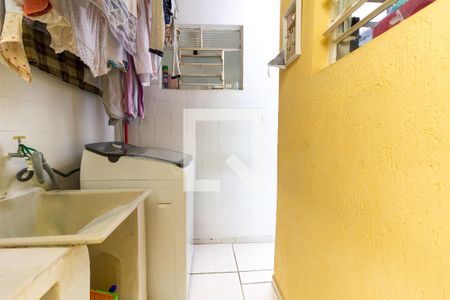 Casa à venda com 203m², 2 quartos e 2 vagasBanheiro