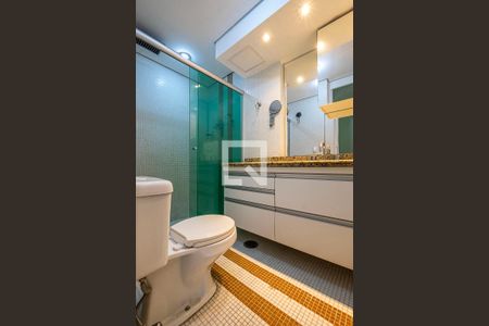 Banheiro de apartamento à venda com 1 quarto, 42m² em Vila Madalena, São Paulo