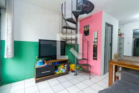 Sala de casa de condomínio para alugar com 1 quarto, 67m² em Vila Nova, Porto Alegre