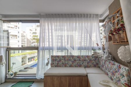 Apartamento à venda com 73m², 2 quartos e 1 vagaVaranda