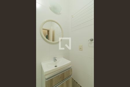 Casa à venda com 90m², 2 quartos e 2 vagasBanheiro Corredor