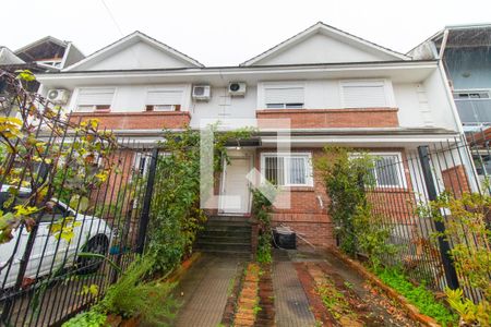 Casa à venda com 90m², 2 quartos e 2 vagasFachada