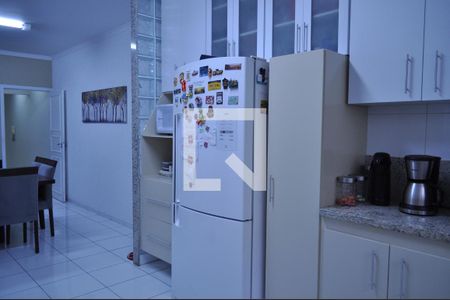 Casa à venda com 200m², 3 quartos e 2 vagasCozinha - Armários