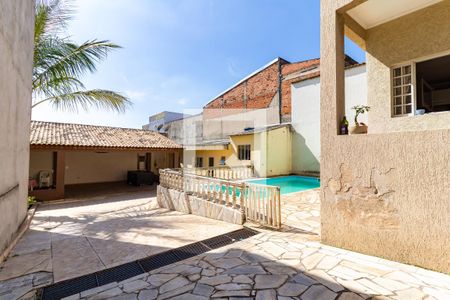 Casa para alugar com 670m², 6 quartos e 8 vagasQuintal