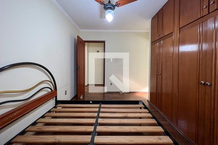 Casa à venda com 240m², 4 quartos e 4 vagasQuarto 4 - Suíte