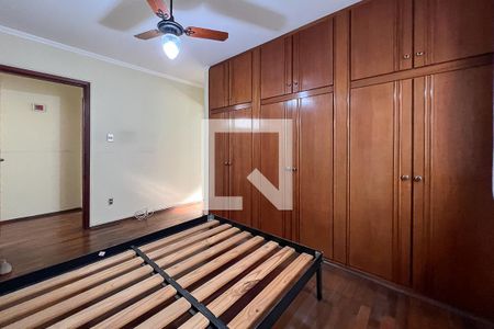 Casa à venda com 240m², 4 quartos e 4 vagasQuarto 4 - Suíte
