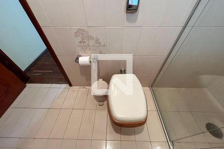 Casa à venda com 240m², 4 quartos e 4 vagasBanheiro Social