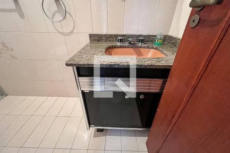 Casa à venda com 240m², 4 quartos e 4 vagasBanheiro Social