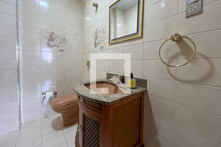 Casa à venda com 240m², 4 quartos e 4 vagasLavabo