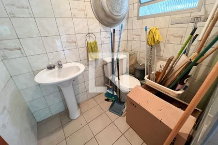 Casa à venda com 240m², 4 quartos e 4 vagasBanheiro de serviço