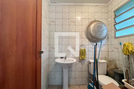 Casa à venda com 240m², 4 quartos e 4 vagasBanheiro de serviço