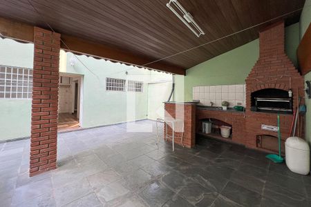 Casa à venda com 240m², 4 quartos e 4 vagasChurrasqueira