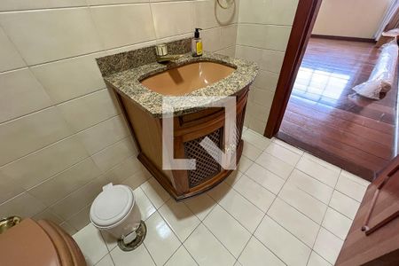 Casa à venda com 240m², 4 quartos e 4 vagasLavabo