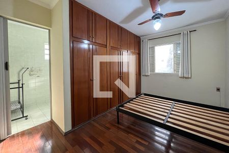 Casa à venda com 240m², 4 quartos e 4 vagasQuarto 4 - Suíte