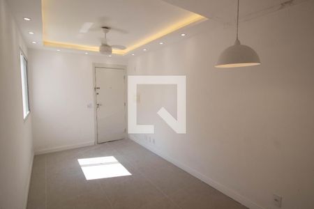 Sala de apartamento para alugar com 2 quartos, 42m² em Bonsucesso, Rio de Janeiro