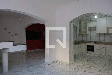Casa para alugar com 400m², 4 quartos e 4 vagas Casa para alugar com 400m², 4 quartos e 4 vagasCozinha