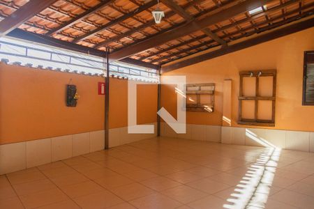 Casa para alugar com 400m², 4 quartos e 4 vagas Casa para alugar com 400m², 4 quartos e 4 vagasFachada