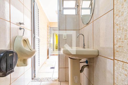 Casa para alugar com 250m², 3 quartos e 2 vagas Casa para alugar com 250m², 3 quartos e 2 vagasBanheiro fundos