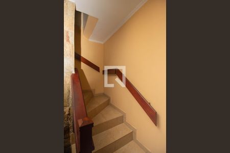 Escada de casa à venda com 4 quartos, 200m² em Vila Cruz das Almas, São Paulo