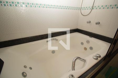 Casa à venda com 200m², 4 quartos e 2 vagasBanheiro da Suíte