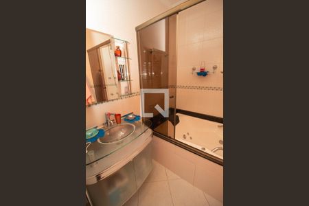 Casa à venda com 200m², 4 quartos e 2 vagasBanheiro da Suíte