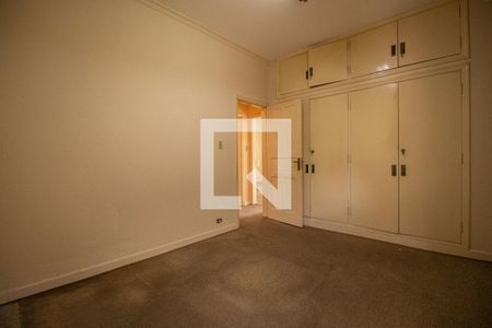 Casa à venda com 476m², 5 quartos e 4 vagasQuarto 2