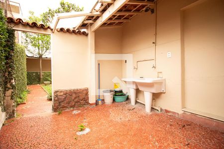 Casa à venda com 476m², 5 quartos e 4 vagasÁrea de Serviço