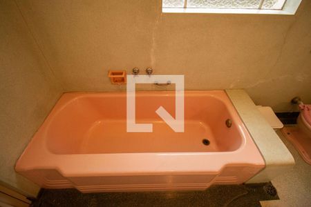 Casa à venda com 476m², 5 quartos e 4 vagasBanheiro 2