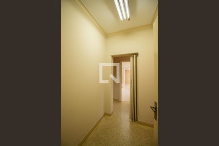 Casa à venda com 476m², 5 quartos e 4 vagasCorredor Térreo