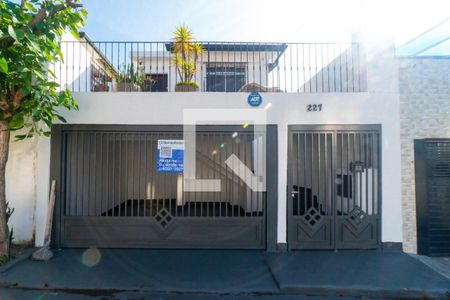 Casa para alugar com 120m², 4 quartos e 2 vagasFachada