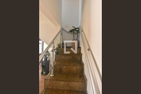 Casa à venda com 450m², 4 quartos e 4 vagasEscada