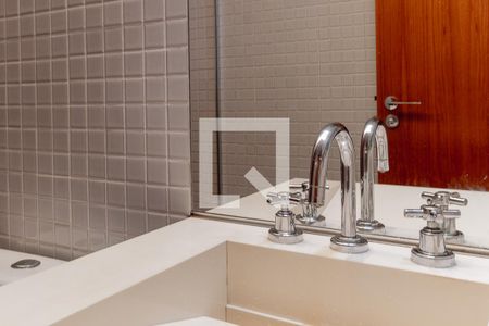 Apartamento à venda com 128m², 2 quartos e 2 vagasBanheiro da Suíte
