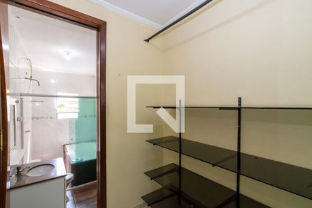 Casa à venda com 250m², 5 quartos e 2 vagas Casa à venda com 250m², 5 quartos e 2 vagasCloset