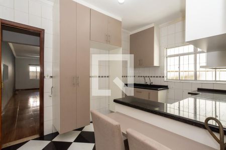 Casa à venda com 250m², 5 quartos e 2 vagas Casa à venda com 250m², 5 quartos e 2 vagasCozinha