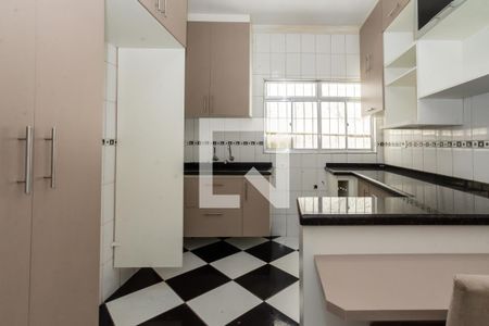 Casa à venda com 250m², 5 quartos e 2 vagas Casa à venda com 250m², 5 quartos e 2 vagasCozinha