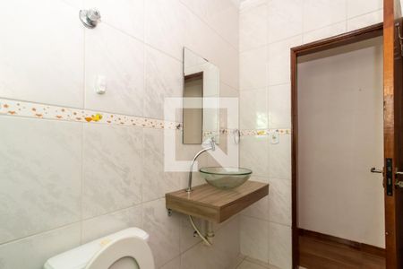 Casa à venda com 250m², 5 quartos e 2 vagas Casa à venda com 250m², 5 quartos e 2 vagasBanheiro Corredor
