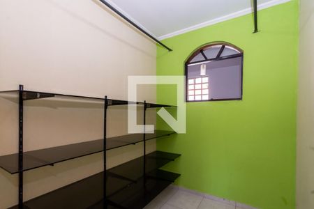 Casa à venda com 250m², 5 quartos e 2 vagas Casa à venda com 250m², 5 quartos e 2 vagasCloset