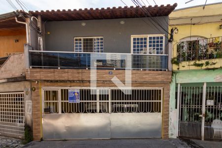 Casa à venda com 250m², 5 quartos e 2 vagas Casa à venda com 250m², 5 quartos e 2 vagasFachada