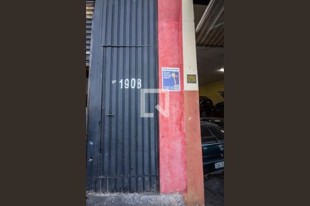 Fachada com Plaquinha de casa para alugar com 4 quartos, 125m² em Jardim D’abril, Osasco