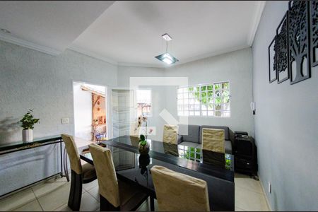 Sala de casa à venda com 6 quartos, 200m² em Alto Caiçaras, Belo Horizonte