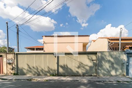 Casa para alugar com 59m², 2 quartos e 1 vaga Casa para alugar com 59m², 2 quartos e 1 vagaFachada