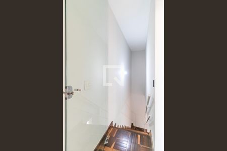 Escada de casa para alugar com 2 quartos, 59m² em Jardim Leblon, Belo Horizonte