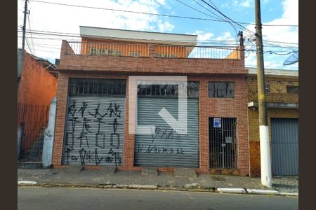 Casa à venda com 223m², 3 quartos e 2 vagasFachada