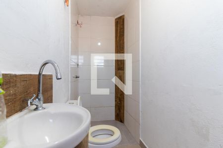 Casa à venda com 75m², 2 quartos e sem vaga Casa à venda com 75m², 2 quartos e sem vagaBanheiro