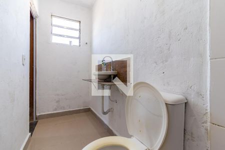 Casa à venda com 75m², 2 quartos e sem vaga Casa à venda com 75m², 2 quartos e sem vagaBanheiro