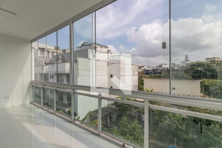 Apartamento à venda com 173m², 3 quartos e 2 vagas Apartamento à venda com 173m², 3 quartos e 2 vagasSuíte - Varanda